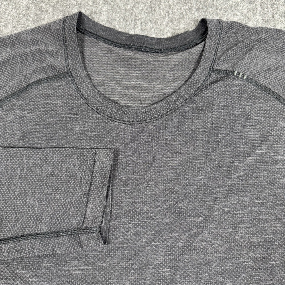 Lululemon Men's L Gray Long Sleeve Athletic Shirt Seamless Training Workout Top